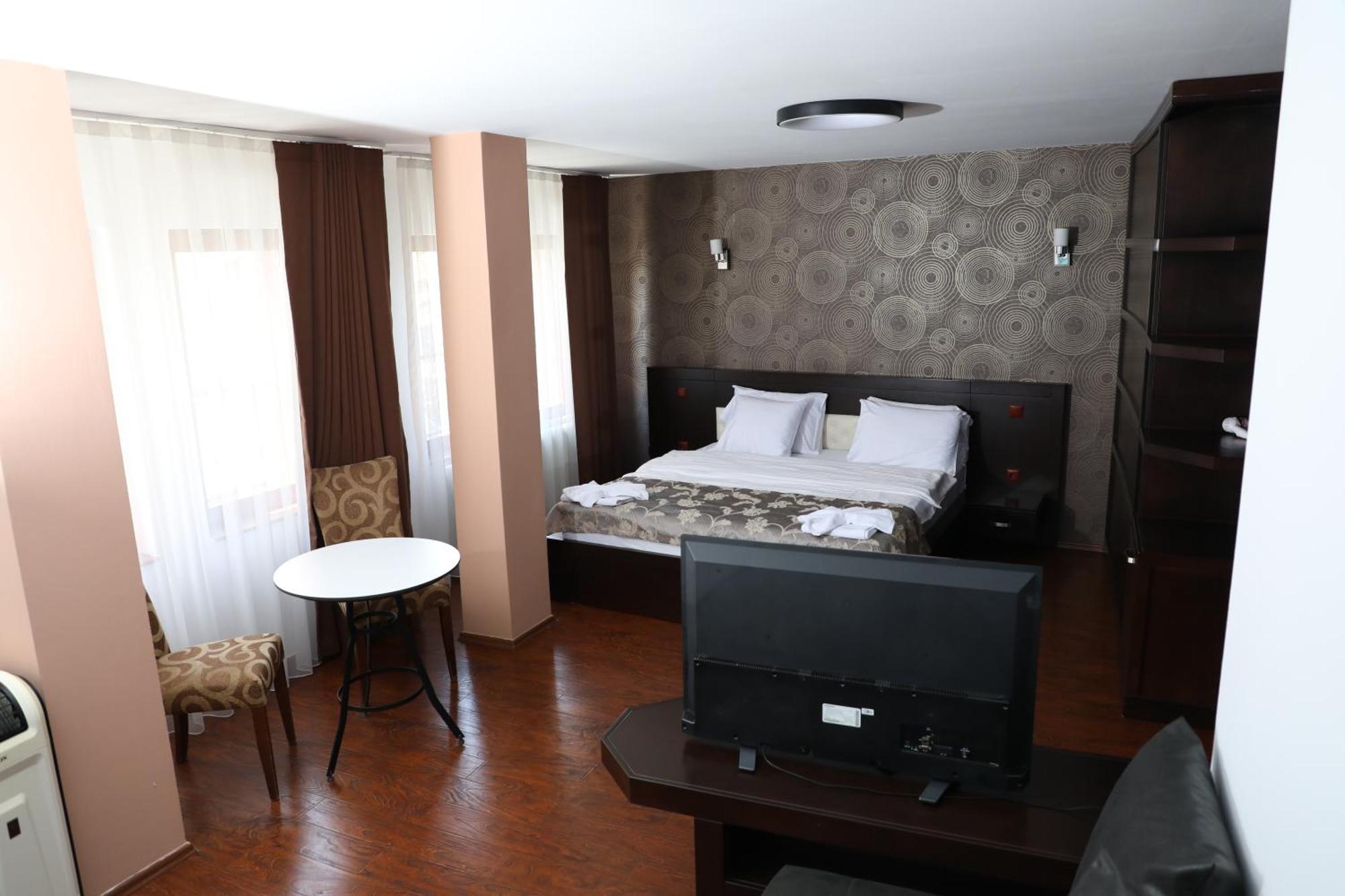 פריזרן Bruti Hotel מראה חיצוני תמונה