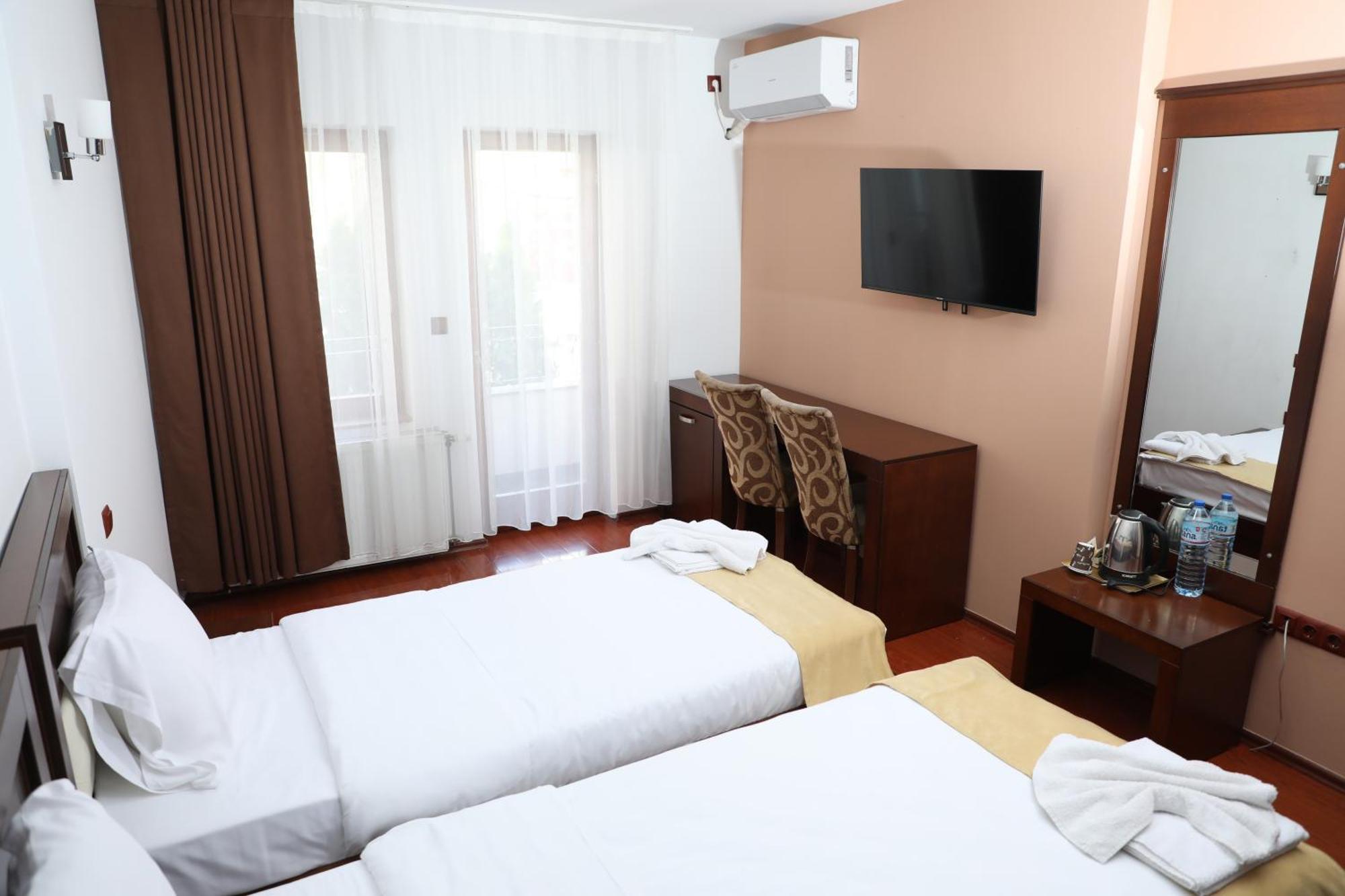 פריזרן Bruti Hotel מראה חיצוני תמונה