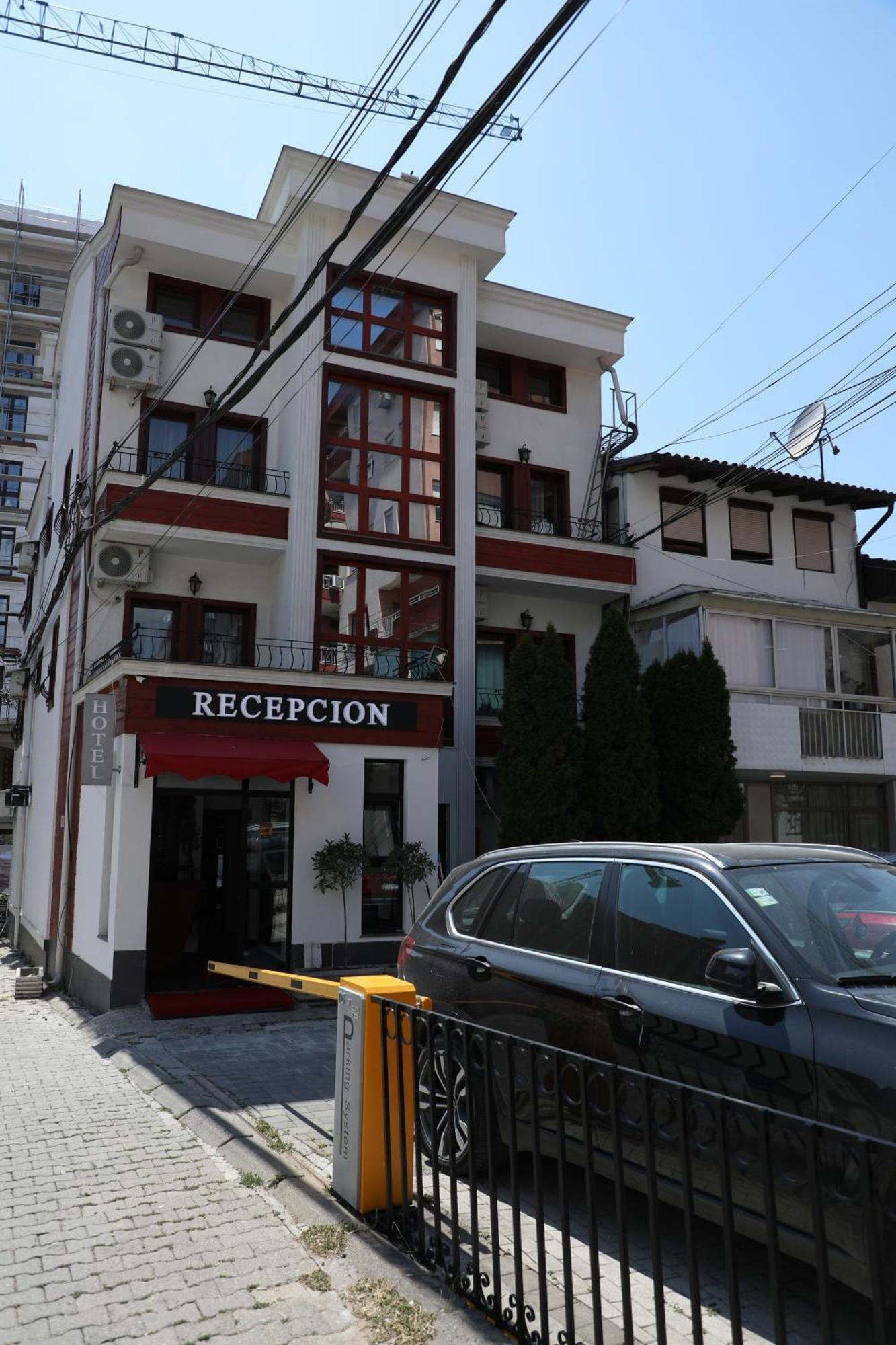 פריזרן Bruti Hotel מראה חיצוני תמונה