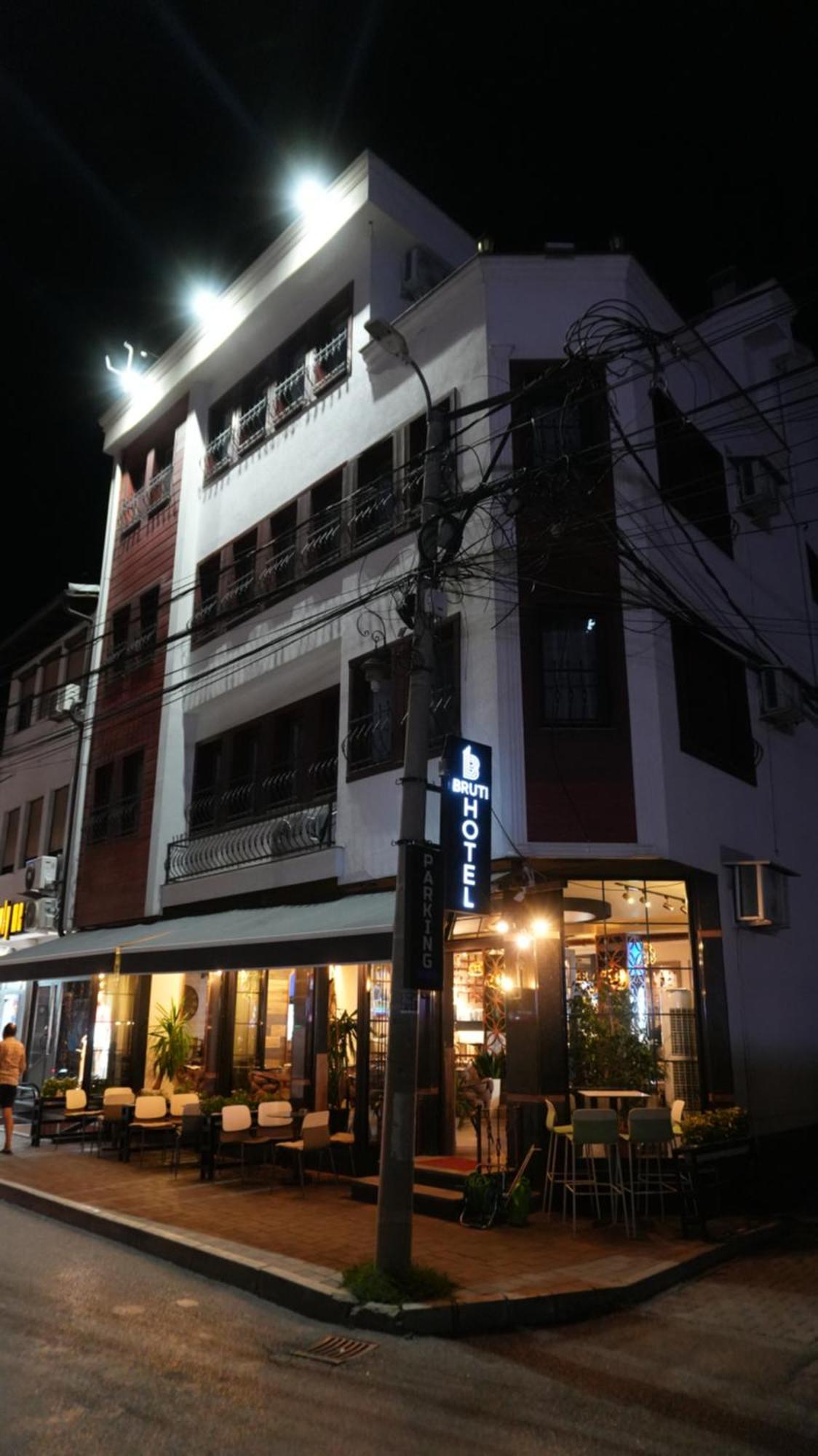 פריזרן Bruti Hotel מראה חיצוני תמונה